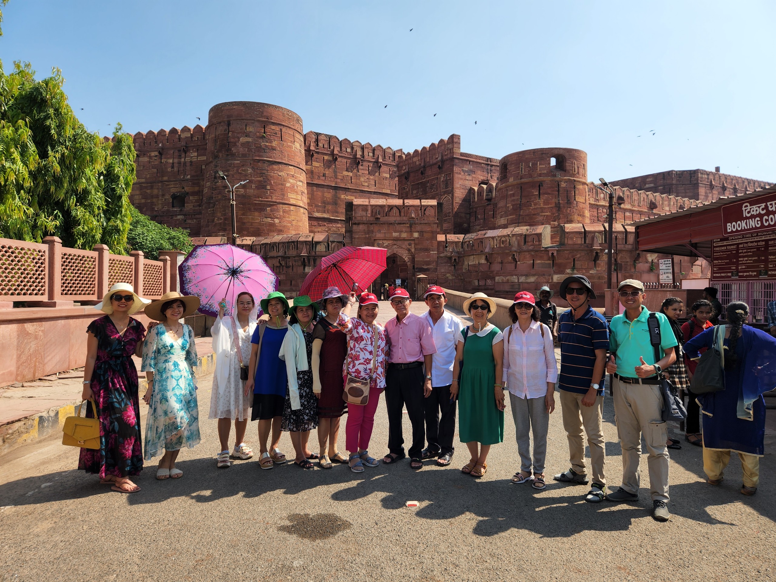 Du khách BenThanh Tourist tham quan Ấn Độ